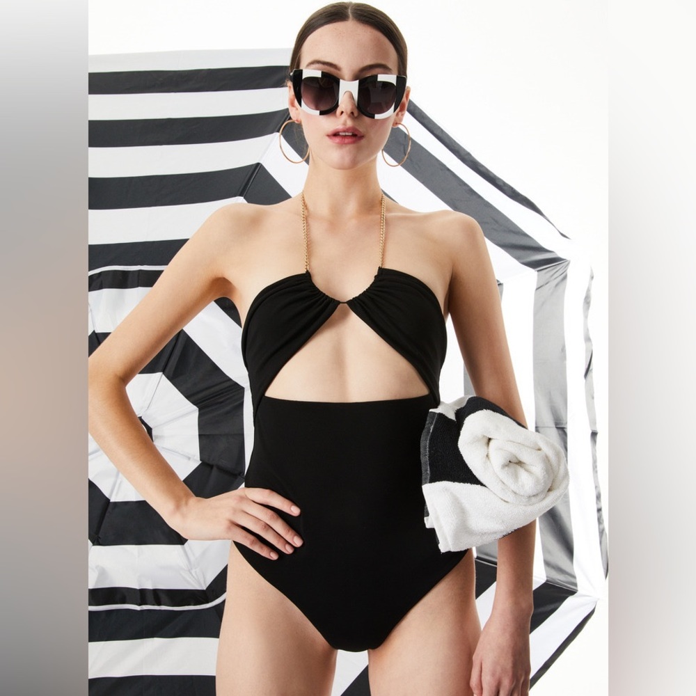 Elegant Black Strapless Women's Top